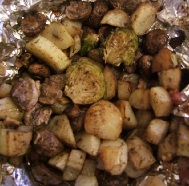 Roasted Brussels Sprouts With Potatoes and Bacon. Photo by Oparu
