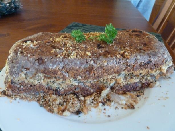 Vegan (Strict Vegetarian) Nut Roast &agrave; La Peta. Photo by Hutchieson