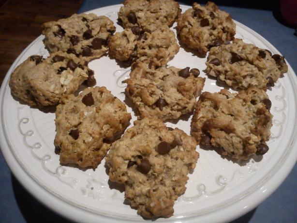 Vegan Chocolate Chip Oatmeal Nut Cookies. Photo by canthelpmyself