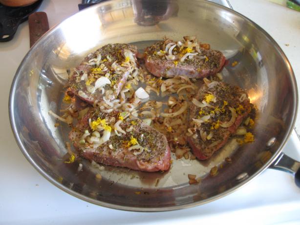 South Beach Diet - Pepper Crusted Tenderloin of Beef. Photo by Alethia