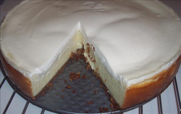 Vanilla Bean Cheesecake With Walnut Crust. Photo by looneytunesfan