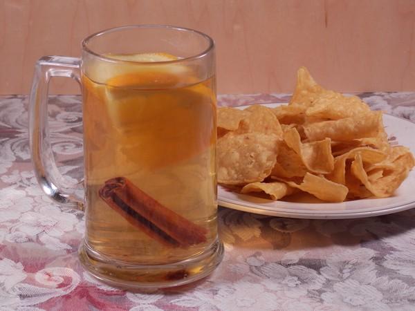 Warm  Christmas Apple Cider Punch. Photo by Lavender Lynn