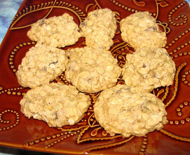Very Low Fat, Delicious Oatmeal Raisin Cookies. Photo by Boomette