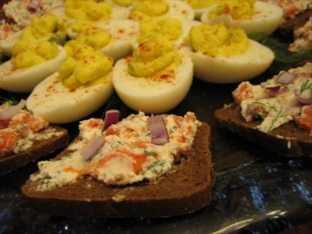 Smoked Salmon (Lox) Canapes. Photo by Demandy