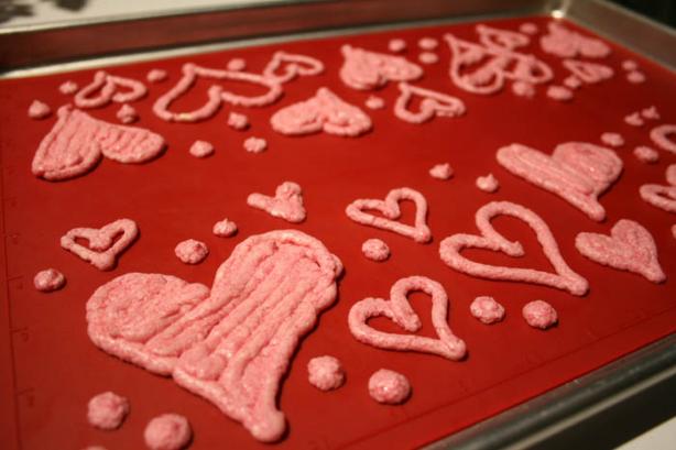 Valentine Meringue Hearts. Photo by lilsweetie