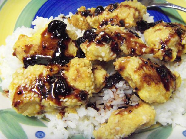 Sesame Chicken With Dipping Sauce. Photo by alligirl
