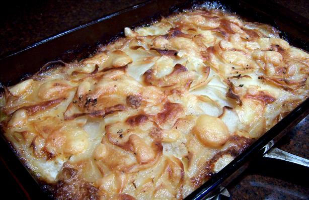 Gratin Dauphinois (Cheese / Cream Potatoes). Photo by Rita~