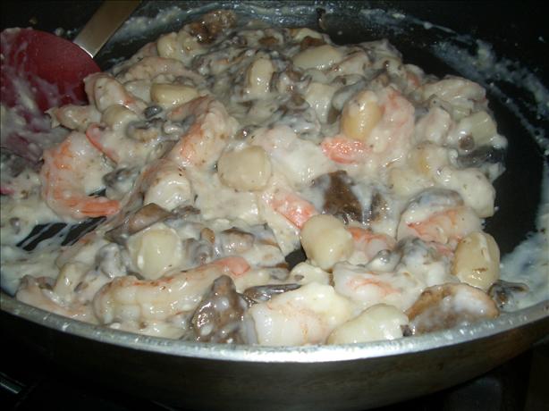 Herbed Seafood Crepes With Mornay Sauce. Photo by chia