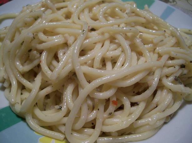 Pasta With Garlic and Oil (Aglio E Olio). Photo by Crafty Lady 13
