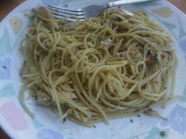 Pasta With Garlic and Oil (Aglio E Olio). Photo by Gessica1