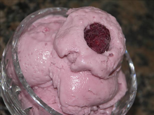 Raspberry Frozen Yogurt. Photo by Juenessa