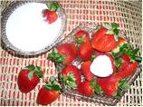 Amaretto Sour Cream Strawberries. Photo by -Sheri-
