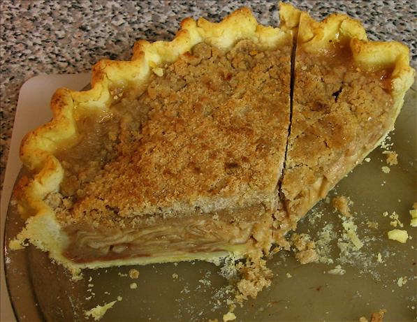 Apple-Cinnamon Crumble Pie. Photo by amid