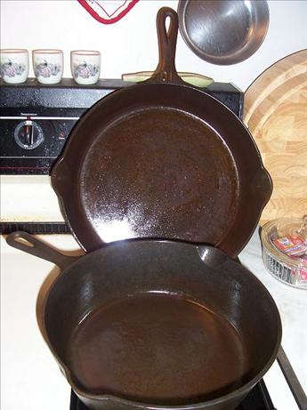 Cast Iron Cleaning. Photo by KissaMew