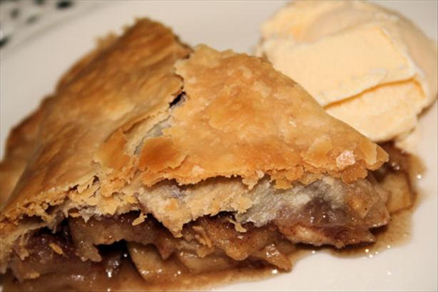 Caramel Pecan Apple Pie. Photo by ~Nimz~