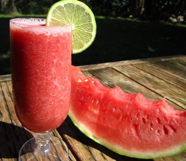 Strawmelon and Waterberry Slushie. Photo by Mindelicious