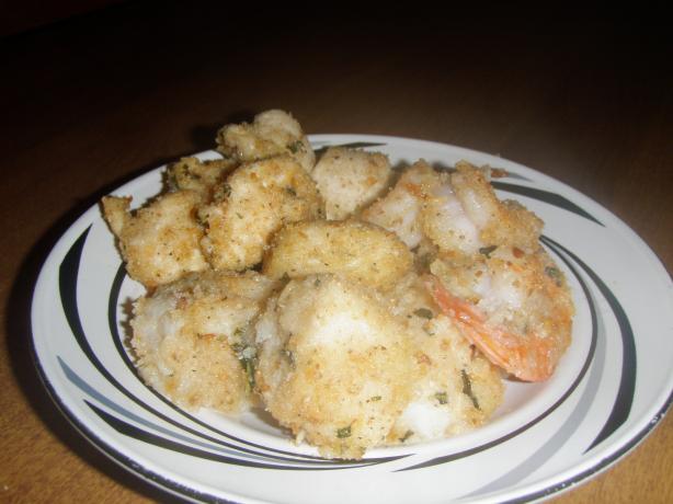 Parmesan Crusted Broiled Scallops. Photo by Dawnab