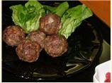 Vietnamese Chicken Meatballs in Lettuce Wraps. Photo by mianbao