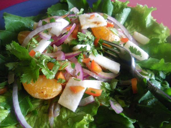 Jicama Y Ensalada Anaranjada Picante (Spicy Oranges & Jicama. Photo by Bergy