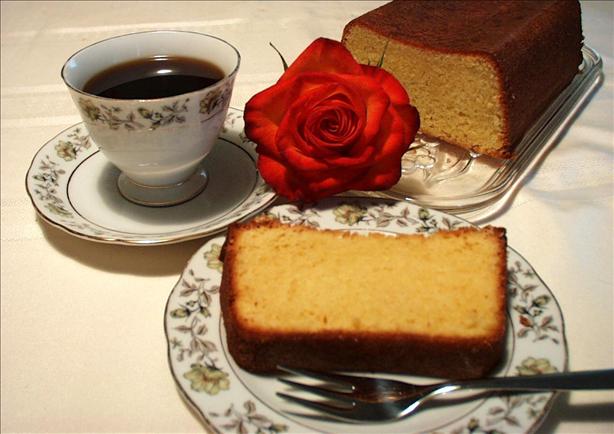 Getr&auml;nkter Zitronencake (Swiss Lemon Loaf). Photo by twissis