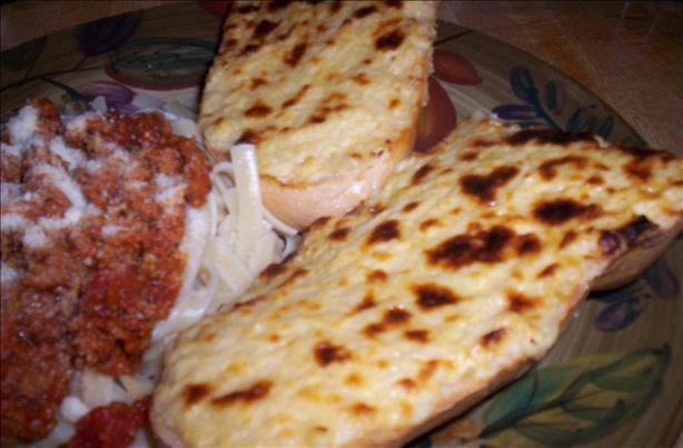 Stringy Garlic Bread. Photo by Chef shapeweaver &copy;