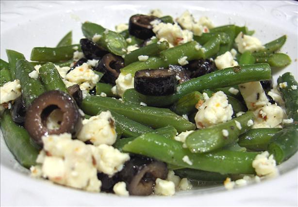Salad of French-Style Green Beans and Goat's Cheese. Photo by Derf