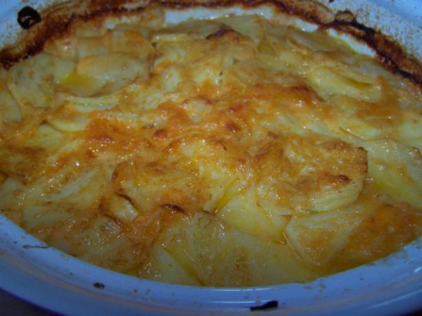 Cheesy Potato Hotpot. Photo by wicked cook 46