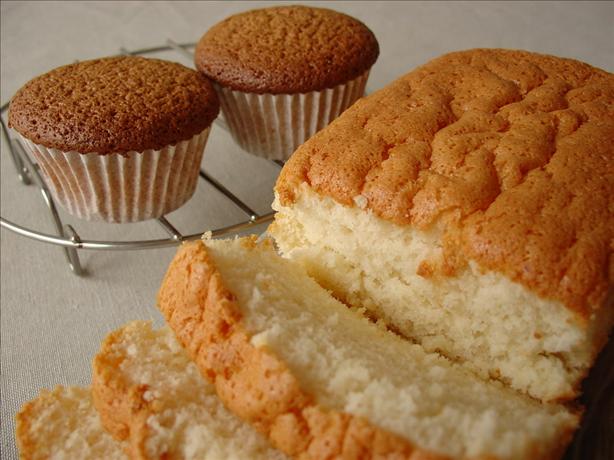 Castella - Japanese Sponge Cake. Photo by Yujai