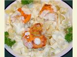 Scallops With Roasted Garlic Cream