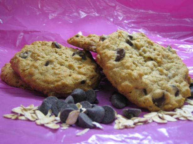 Easy Chocolate Chip Oatmeal Cookies. Photo by brokenburner