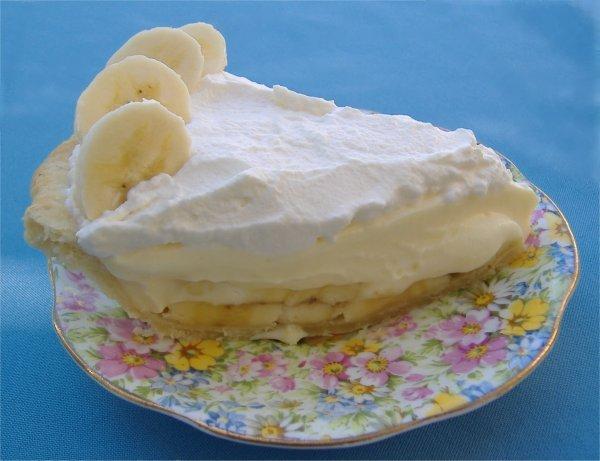 Dreamy Banana Cream Pie. Photo by Deb's Recipes