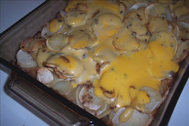 Easy Scalloped Potatoes. Photo by looneytunesfan