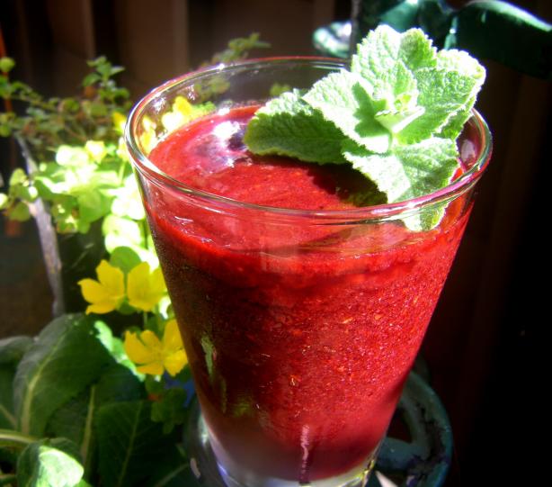 Raspberry Daiquiri (Virgin). Photo by momaphet