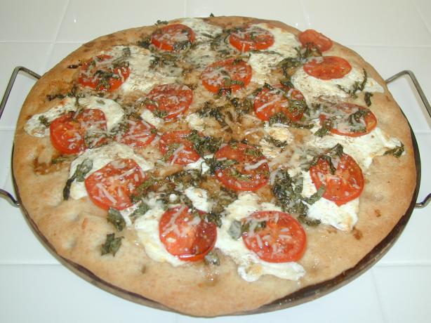 Fresh Mozzarella and Basil Pizza. Photo by Beanies mama