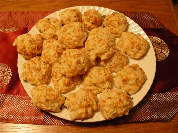 Cheddar Bay Biscuits (Red Lobster Style). Photo by Meli-lynne
