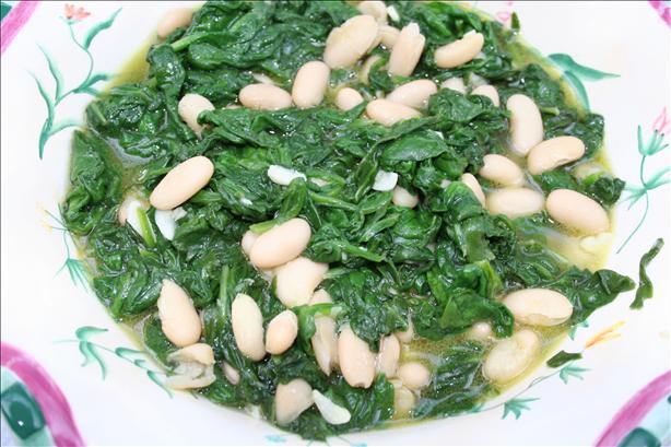 Garlic Spinach With White Beans. Photo by Kymmarie