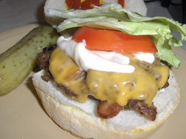 Chili Dog Bacon Cheeseburgers and Fiery Fries. Photo by daisygrl64