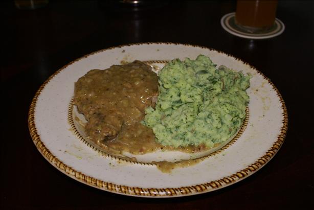 Pork Chops In Gravy. Photo by lynmoz