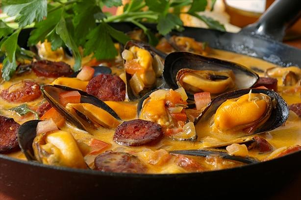 Mussels With Chorizo , Tomato and Wine. Photo by Thorsten