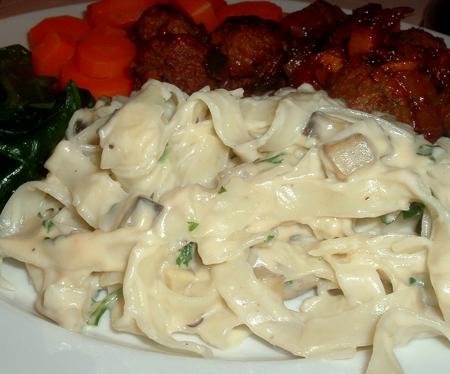 Garlic-mushroom sauce (for pasta). Photo by Bergy