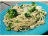 Linguine With Broccoli and Bay Scallops