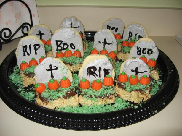 Halloween Tombstone Treats. Photo by Nak711