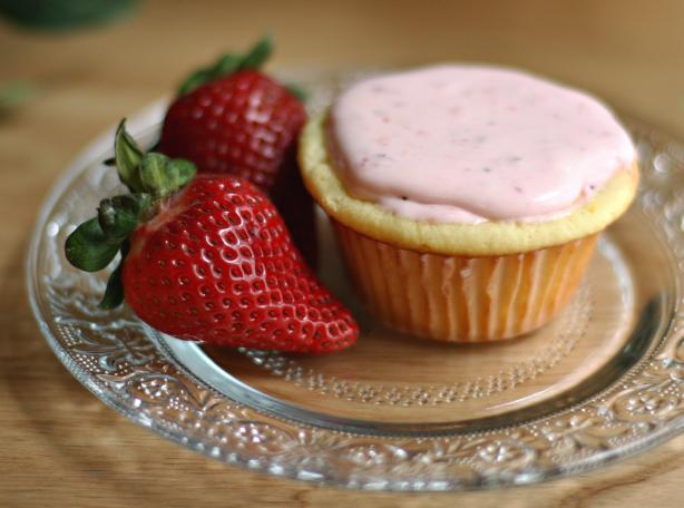Yummo Strawberry Cupcakes. Photo by CulinaryExplorer