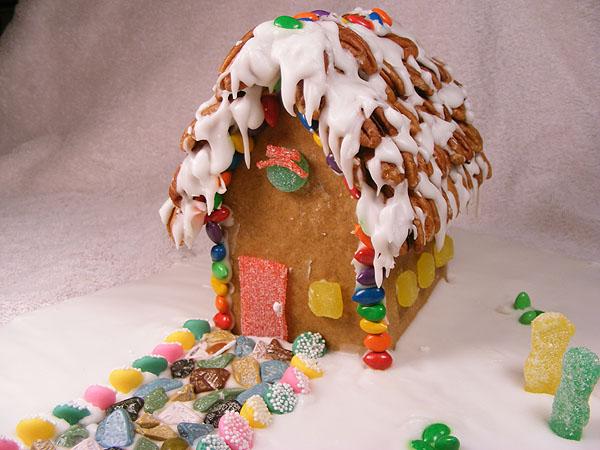 Gingerbread House (Mini Gingerbread Houses). Photo by Lavender Lynn