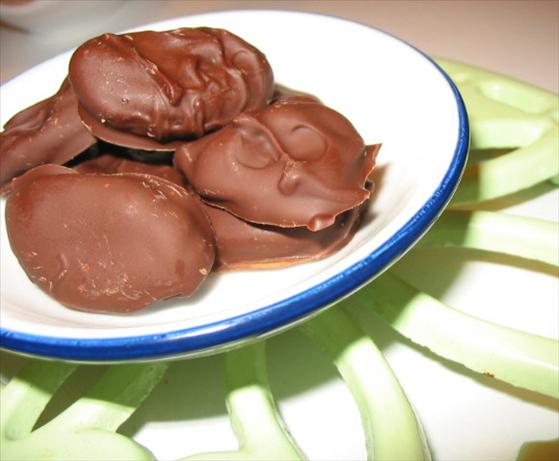 Easy Chocolate-Dipped Apricots (Apricot Chanukah Gelt). Photo by What's Cooking?
