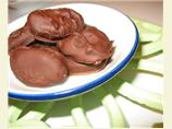 Easy Chocolate-Dipped Apricots (Apricot Chanukah Gelt)