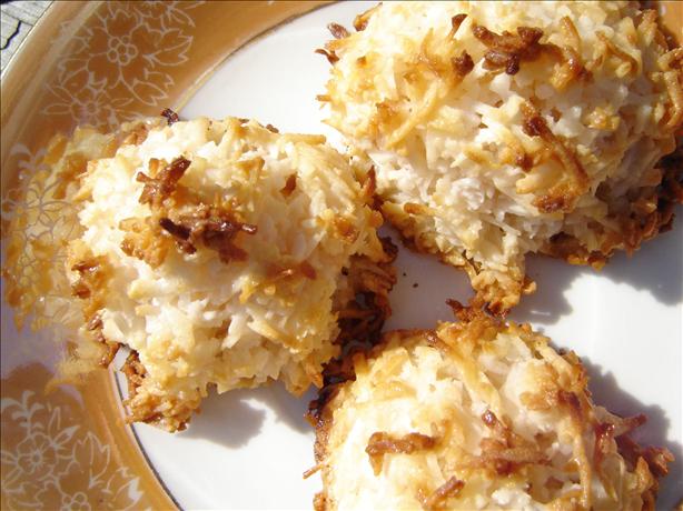 3 Ingredient Chewy Macaroons. Photo by Saturn