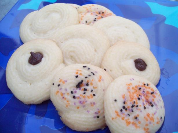 3 Ingredient Melt in Your Mouth Shortbread Cookies. Photo by AZPARZYCH