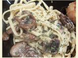 Linguine With Mushrooms and Garlic Cream Sauce