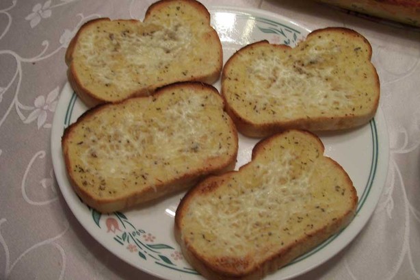 Toasted Garlic-Mozzarella Bread Slices. Photo by ColCadsMom